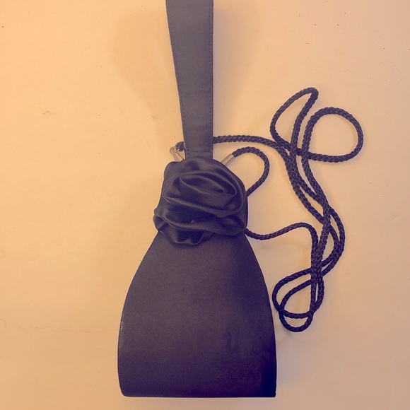 Black Rose wrist purse with strings that detach - Picture 4 of 5